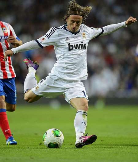 半场战报：巴西2-0塞内加尔，埃斯特旺、卡塞米罗建功