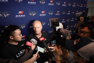 格伊的未来？格拉斯纳：我不清楚，由俱乐部做决定